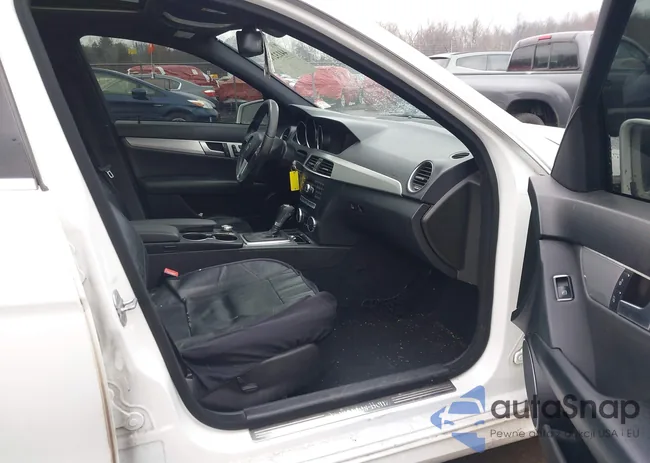 WDDGF8AB9DR250176: 44132762