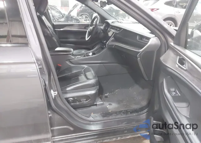 1C4RJKBG6R8503220: 44132888