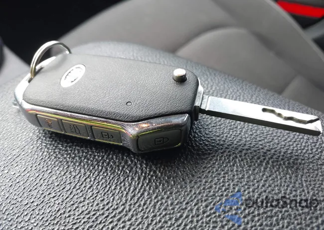 3KPF24AD9ME410130: 44132070