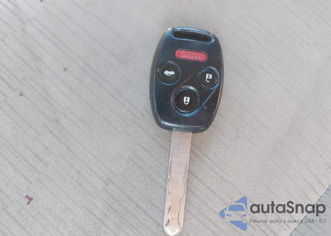 1HGCP2F45CA076327: 44132347