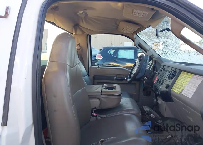 1FDSF30548EB94367: 44133742