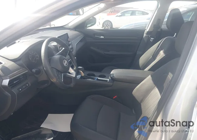 1N4BL4DV5SN360969: 44133135