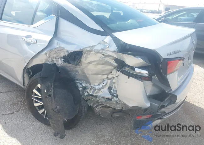 1N4BL4DV5SN360969: 44133135