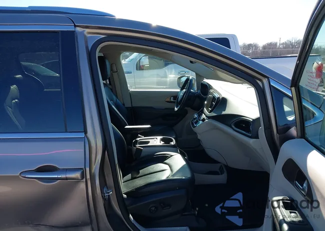 2C4RC1EG5JR286896: 44133384