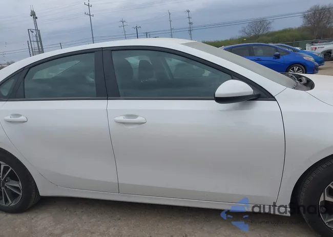 3KPF24AD4RE755122: 44134953