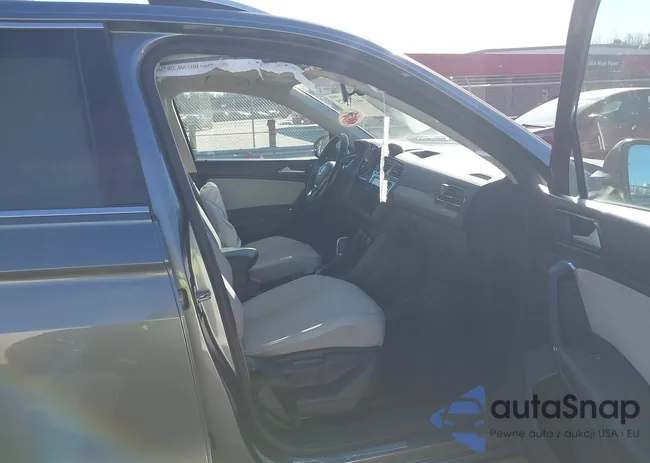 3VV2B7AX0JM030557: 44135025