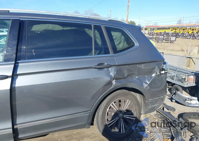 3VV2B7AX0JM030557: 44135025