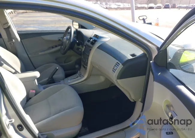 2T1BU4EE7DC968228: 44135564