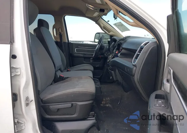 3C6UR5DL3KG605645: 44135577