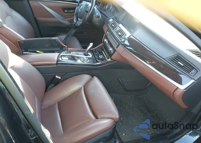 WBAFR9C53BC758313: 44135590