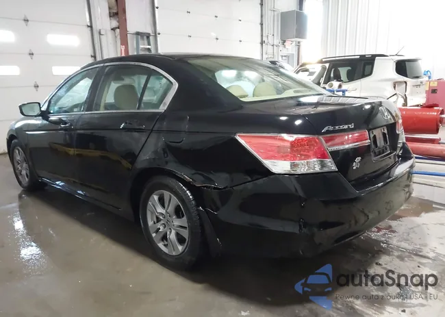 1HGCP2F65BA074366: 44135125