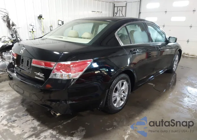 1HGCP2F65BA074366: 44135125