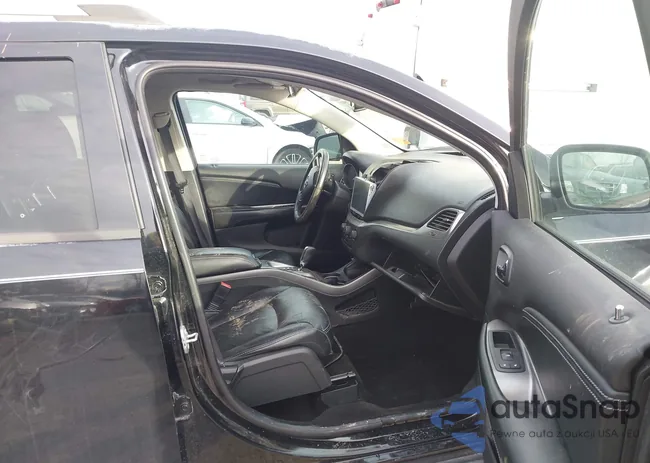 3C4PDCGB8GT123747: 44135271