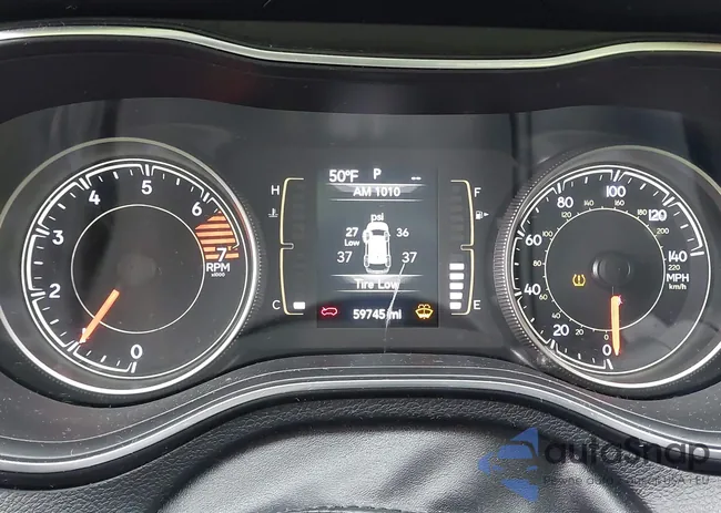 1C4PJLCB0LD528404: 44136380