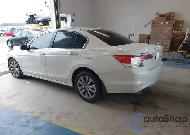 1HGCP3F89CA040147: 44136381