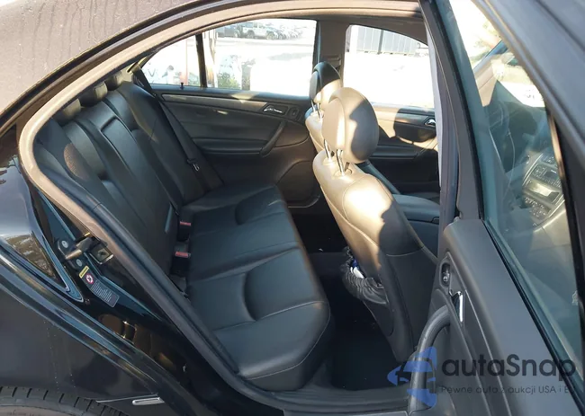 WDBRF40J54F504745: 44136431