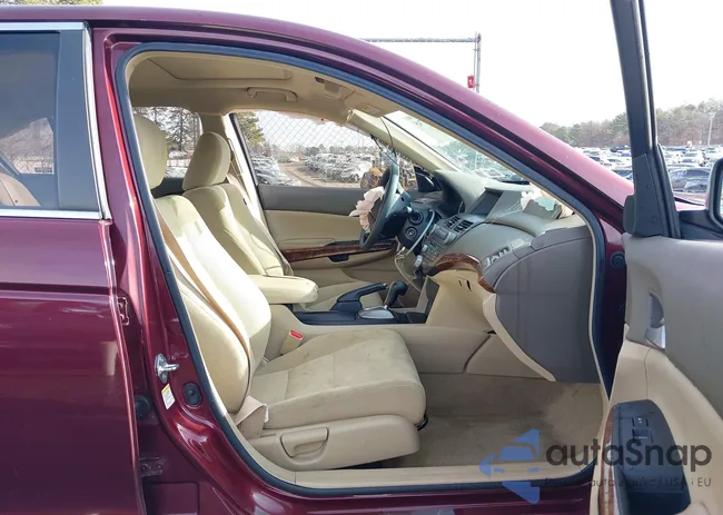 1HGCP26728A104358: 44137745