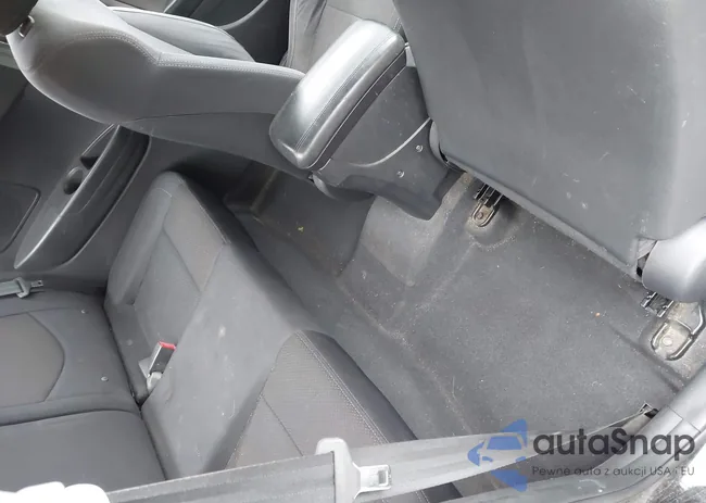 KNAFU6A26A5270885: 44137882