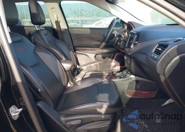 3C4NJDDB6JT424261: 44137085