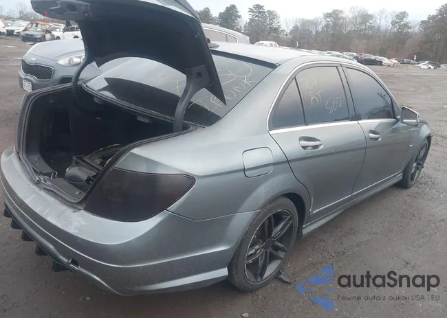 WDDGF4HB0CR220559: 44137297