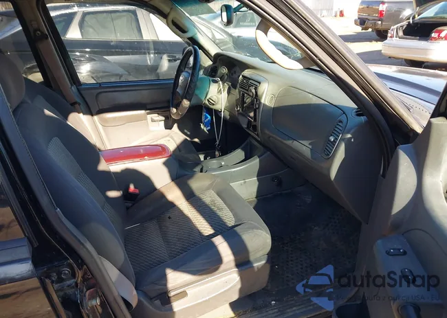 1FMZU67K55UB32589: 44137335