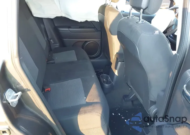 1C4NJDBB7GD670821: 44138569