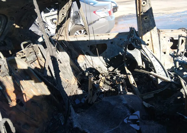 5UXKR0C54G0P21226: 44138735