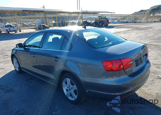 3VWLL7AJ2DM205307: 44138136