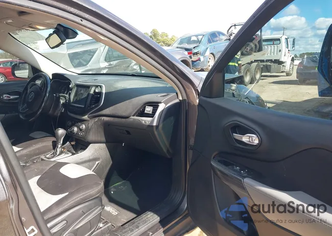 1C4PJLCB0EW262549: 44138204