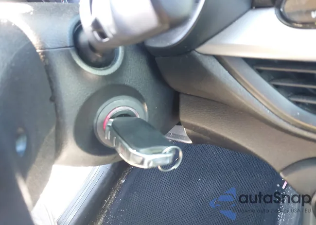 3KPF24AD7ME399094: 44139838