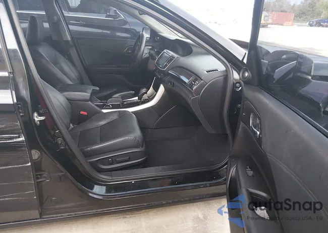 1HGCR3F83GA011095: 44139238