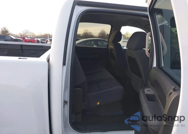 2GCFC135091118324: 44140694