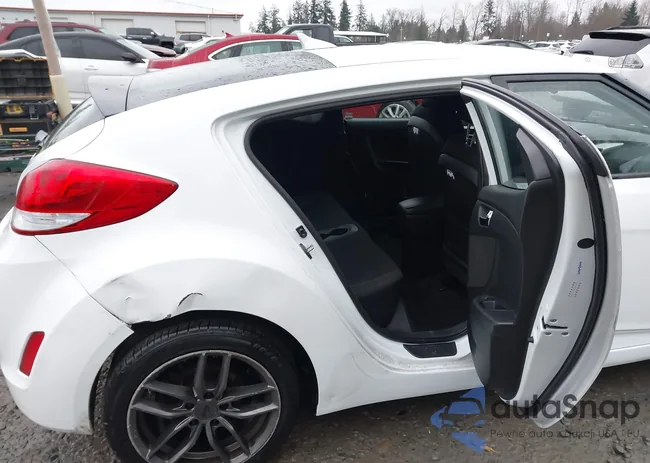 KMHTC6AD5GU261065: 44140991