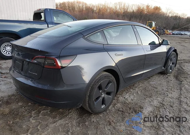 5YJ3E1EB9PF657275: 44141645