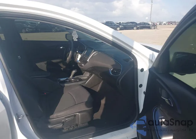 1G1ZE5ST8HF215785: 44141793