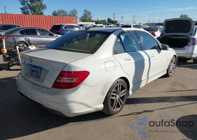 WDDGF4HB6CR210957: 44141362