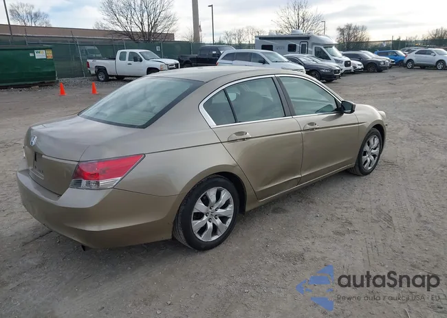 1HGCP26779A111646: 44142539