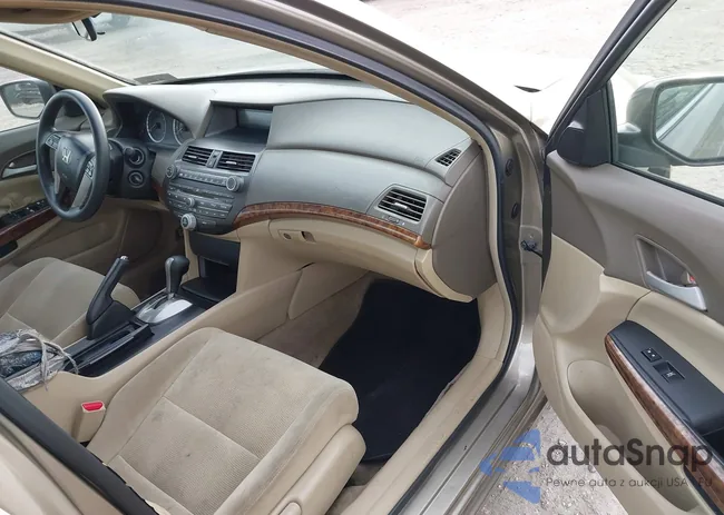 1HGCP26779A111646: 44142539