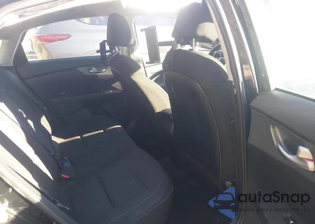 3KPF24AD7ME406495: 44142810