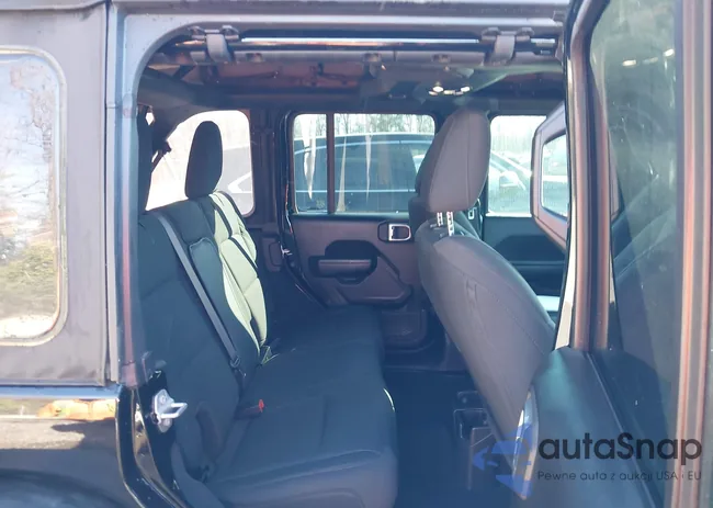 1C4HJXDN7MW832579: 44143056