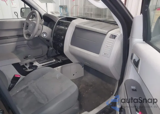 1FMCU9C72BKB11215: 44143952