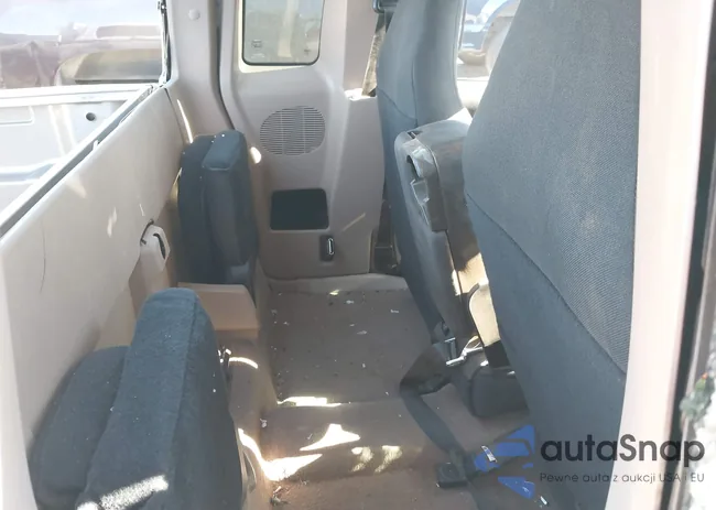 1FTYR44V03PA37356: 44144065