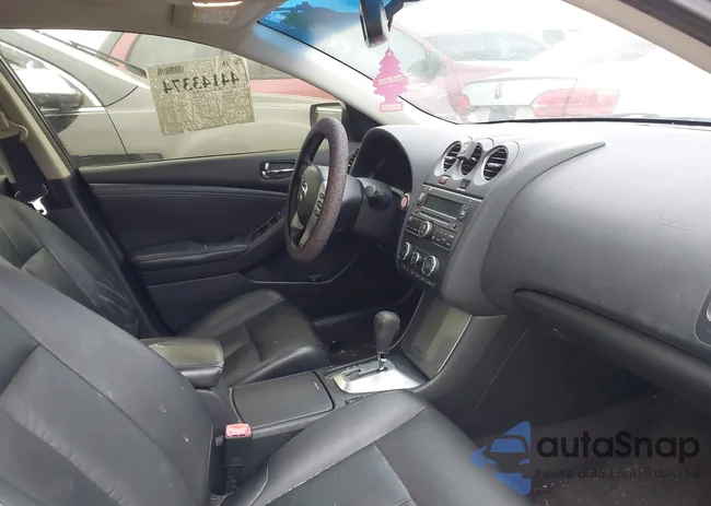 1N4AL21E18N538681: 44143374