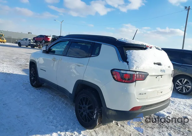 3C4NJDBB4JT168415: 44144667