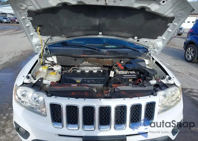 1J4NF1FB5BD244672: 44144676