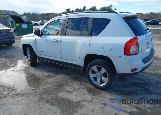 1J4NF1FB5BD244672: 44144676