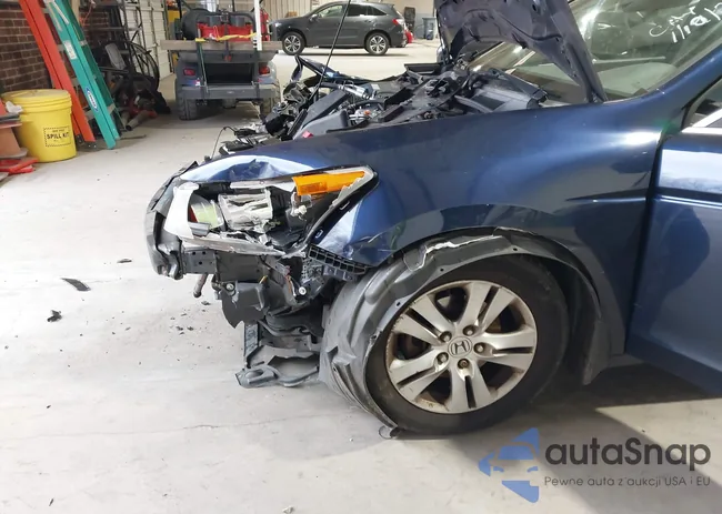 1HGCP2F49AA052724: 44144821