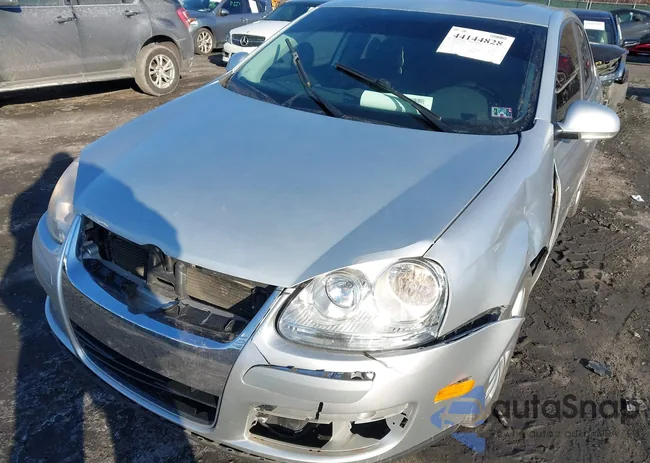 3VWRA71K28M192640: 44144828