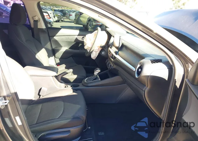 3KPF24AD9PE512242: 44144917