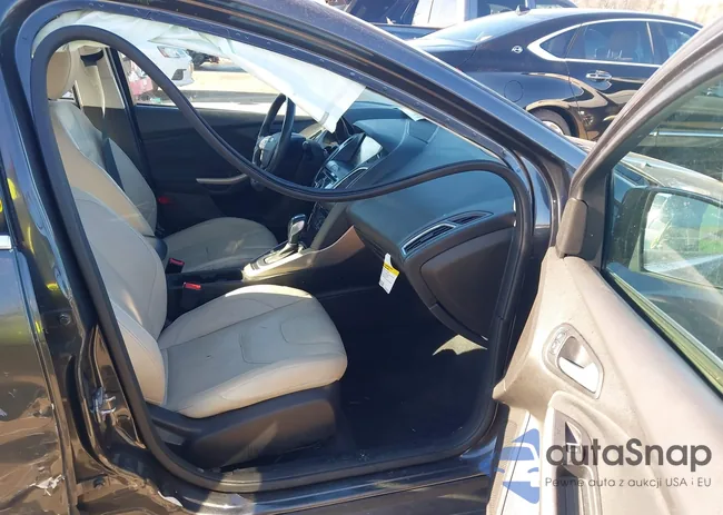 1FADP3J29FL333244: 44145001